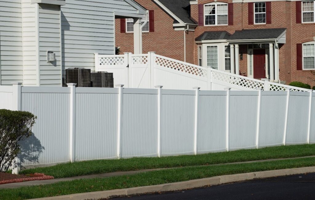 best vinyl fence installer in Howell, NJ