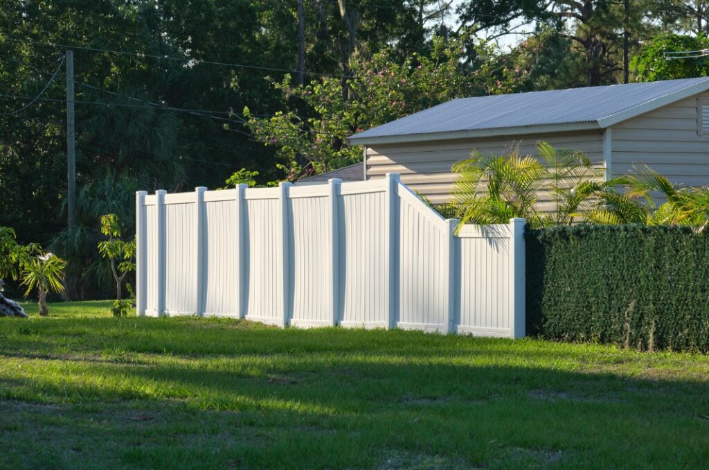 vinyl fence in Freehold New Jersey installed by Eastcoast Fence